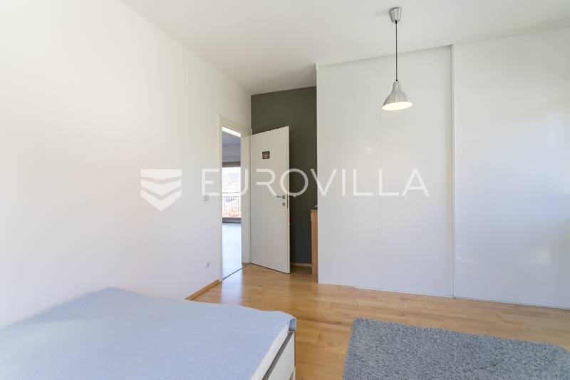 Zagreb, Mikulici, smukt familiehus 325 m² - 11