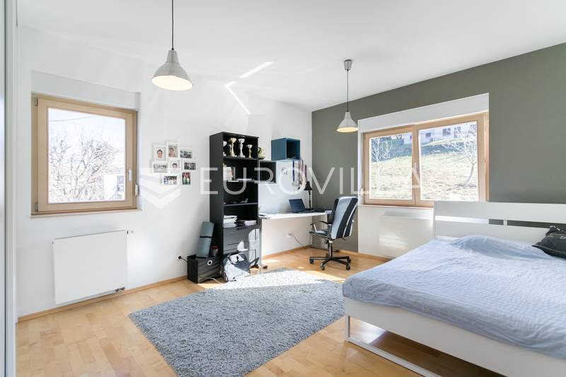 Zagreb, Mikulici, smukt familiehus 325 m² - 13
