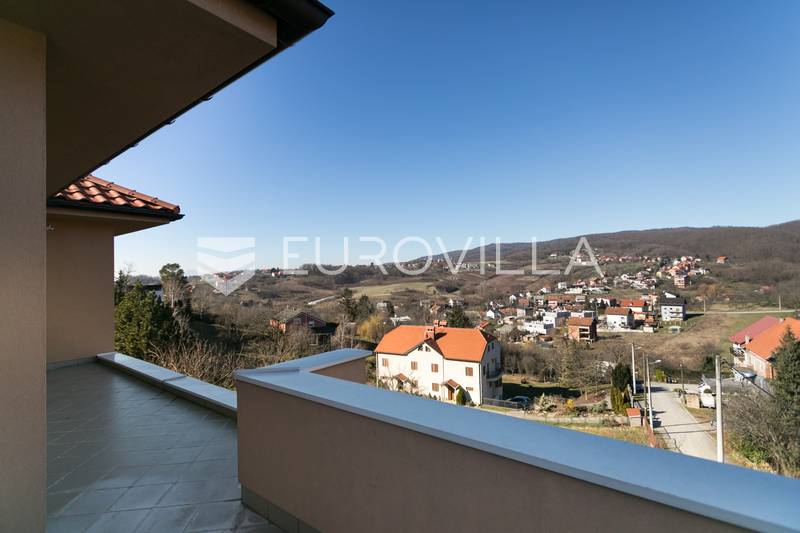 Zagreb, Mikulici, smukt familiehus 325 m² - 14