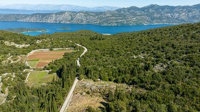 Korčula, Pupnat, poljoprivredno zemljište uz cestu površine 9.400 m²