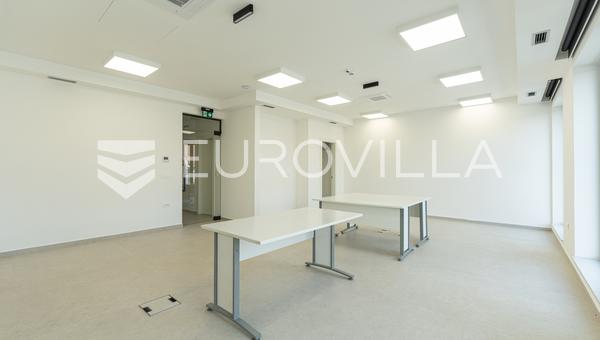 Osijek, Center, office space for rent 200 m² in a modern office building