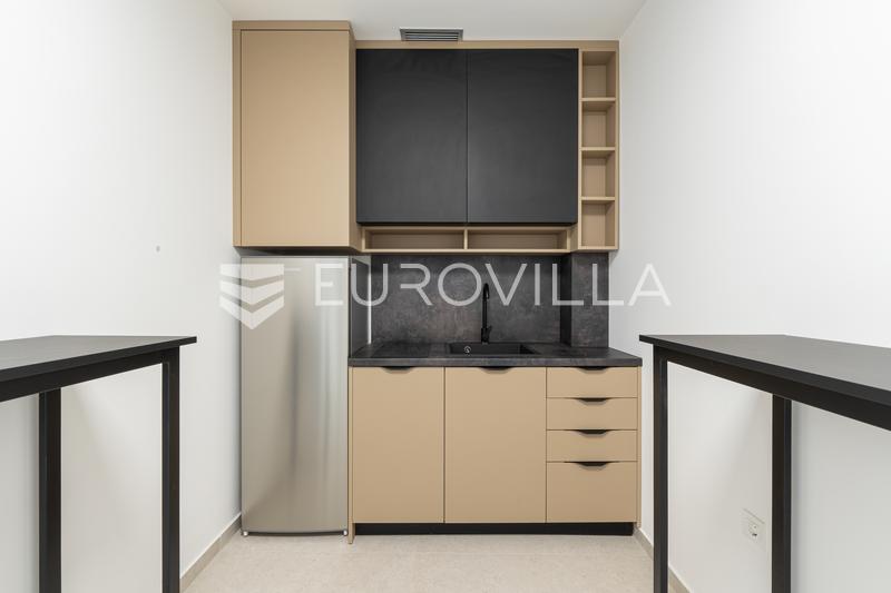 Osijek, Center, office space for rent 200 m² in a modern office building - 6