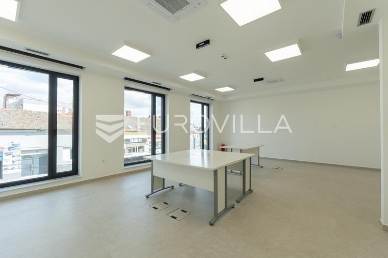 Osijek, Center, office space for rent 200 m² in a modern office building - 4