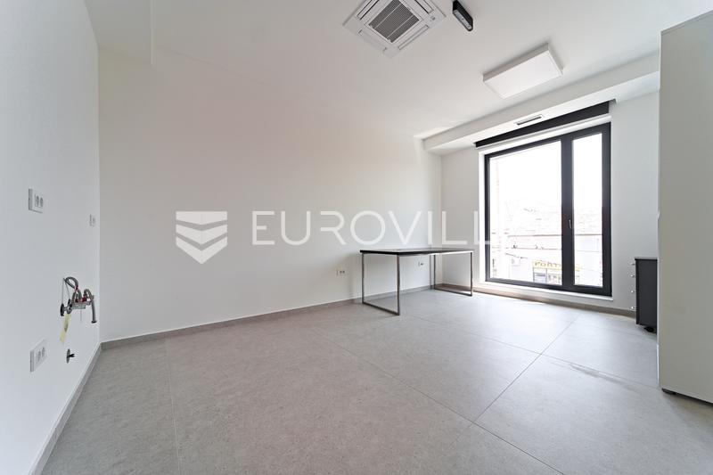 Osijek, Center, office space for rent 200 m² in a modern office building - 19