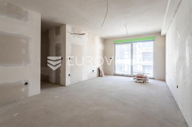 Makarska, dvosoban stan u luksuznoj novogradnji s bazenom