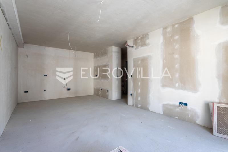 Makarska, dvosoban stan u luksuznoj novogradnji s bazenom