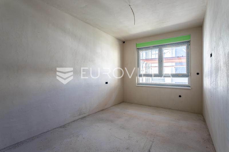 Makarska, dvosoban stan u luksuznoj novogradnji s bazenom