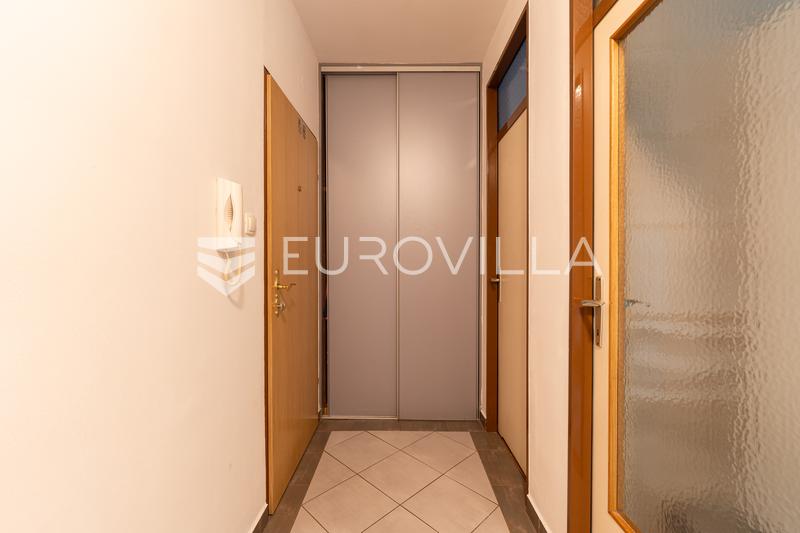 Osijek, Gornji Grad, funktionelle Zweizimmerwohnung mit Balkon und Abstellraum - 11