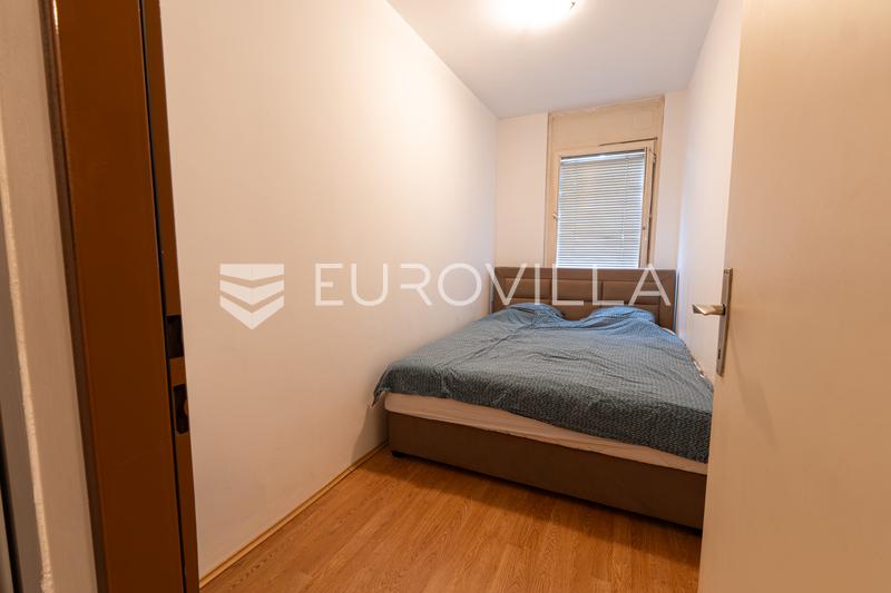 Osijek, Gornji Grad, funktionelle Zweizimmerwohnung mit Balkon und Abstellraum - 12