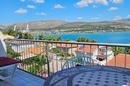 Trogir, dům se třemi apartmány a krásným výhledem, 50 m od moře - 8