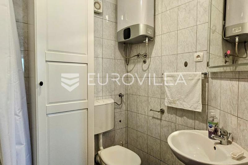 Trogir, dům se třemi apartmány a krásným výhledem, 50 m od moře - 5