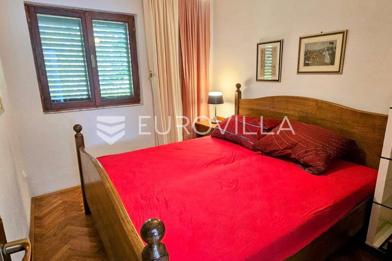 Trogir, dům se třemi apartmány a krásným výhledem, 50 m od moře - 10