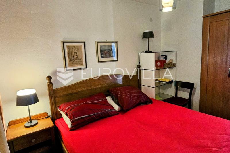 Trogir, dům se třemi apartmány a krásným výhledem, 50 m od moře - 9