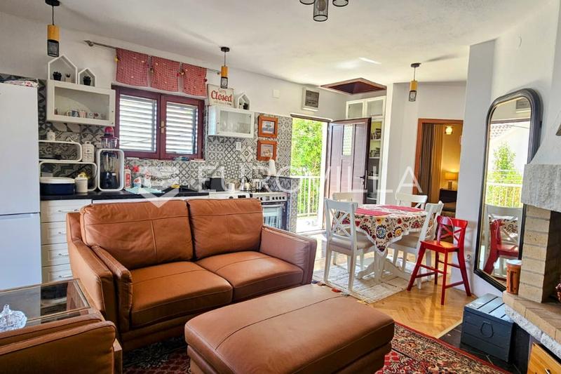 Trogir, dům se třemi apartmány a krásným výhledem, 50 m od moře - 4