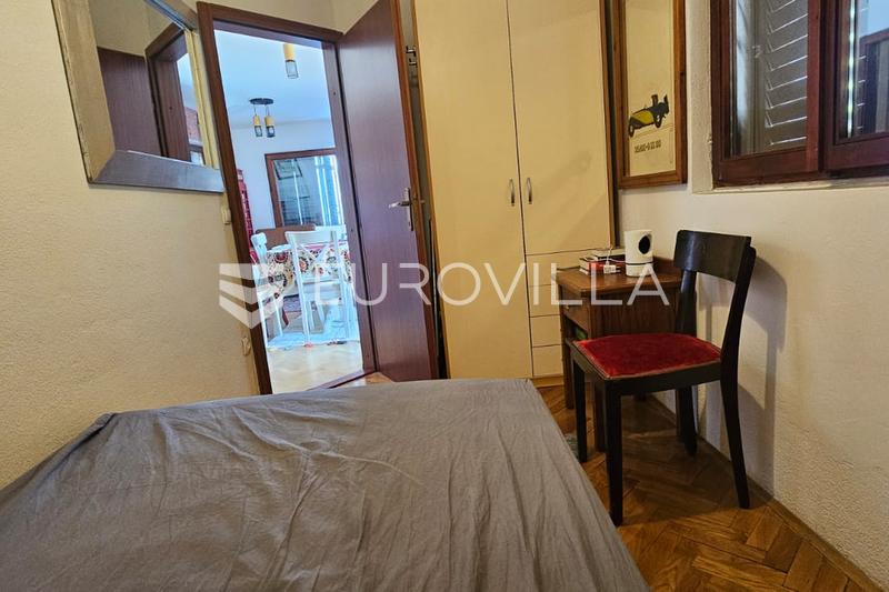 Trogir, dům se třemi apartmány a krásným výhledem, 50 m od moře - 7