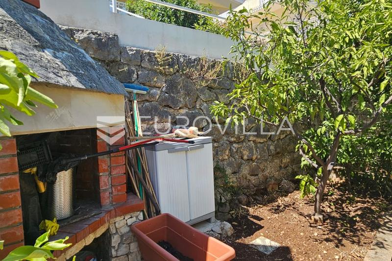Trogir, dům se třemi apartmány a krásným výhledem, 50 m od moře - 11