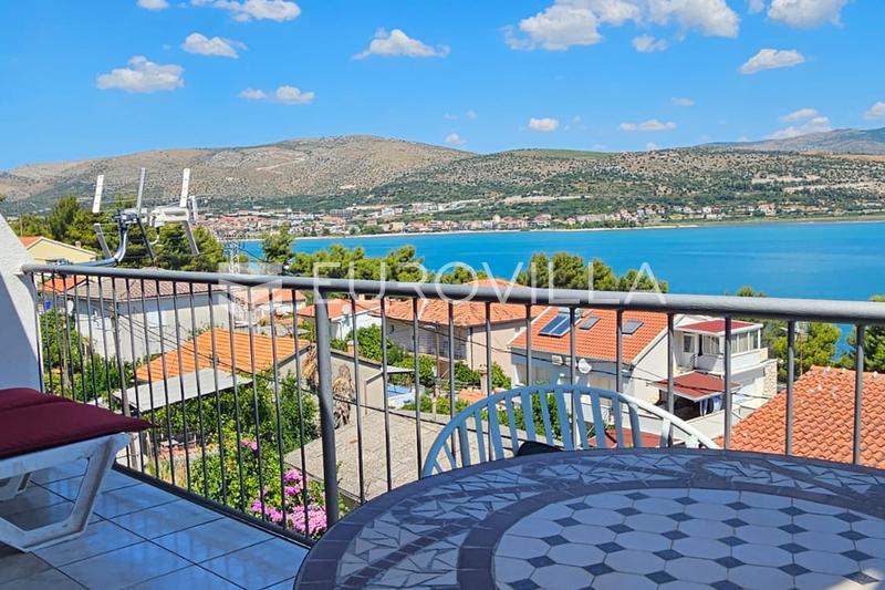 Trogir, dům se třemi apartmány a krásným výhledem, 50 m od moře - 8