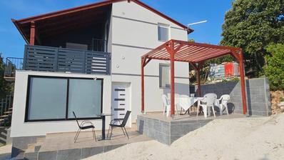 Istrien, Krnica, charmigt hus med två bostadsenheter, 200 m från stranden, havsutsikt