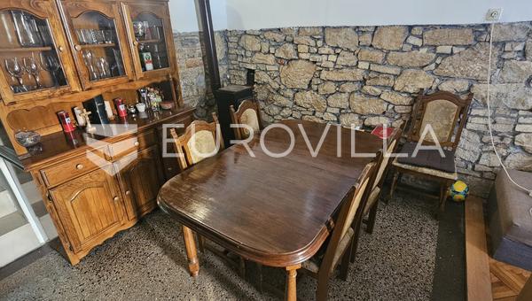 Rijeka, Şehir Merkezinde Potansiyeli Olan Daire - 1. Katta 104,90 m²