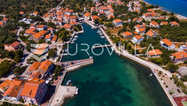 Ugljan, Poljana, zemljište prvi red do mora, 993 m²
