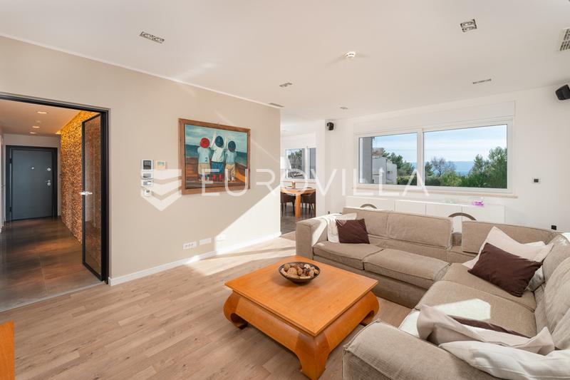 Podstrana, luxury four bedroom apartment with a beautiful sea view and 2 garages