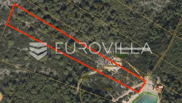 Čara, uvala Žitna, atraktivna parcela prvi red uz more u zoni T2, 7.389 m²