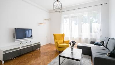 Zagreb, Kvaternikov trg, odličan dvosoban stan 70 m² s balkonom