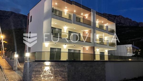 Promajna, luxus ikerház tengeri kilátással, közel a központhoz és a strandhoz.