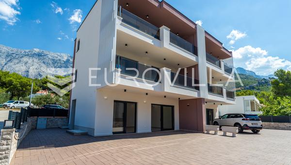 Promajna, luksuzna dvojna kuća s pogledom na more, blizu centra i plaže