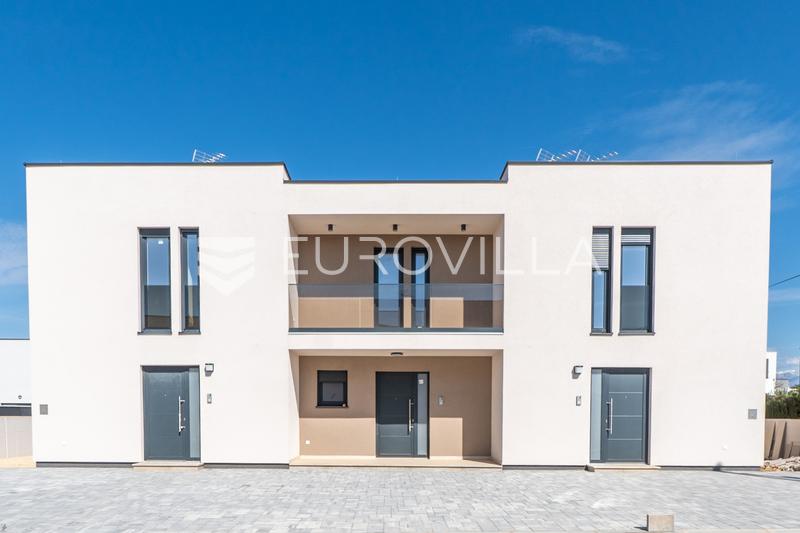 Zadar, Vrsi, beautiful terraced house with garden and swimming pool