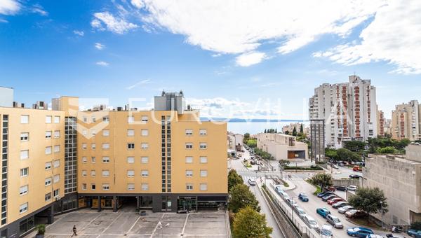 Split, Trstenik, geniş teraslı üç yatak odalı daire