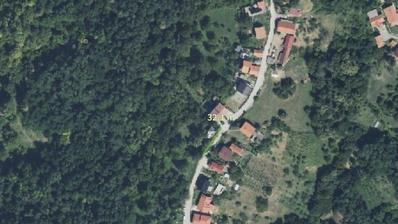Zágráb, Bizek, telek 1630 m² lakóövezeten belül, 5202 m² zöldövezeten belül.