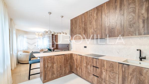 Zagreb, Kvaternikov trg, en attraktiv toværelses lejlighed på 58 m²