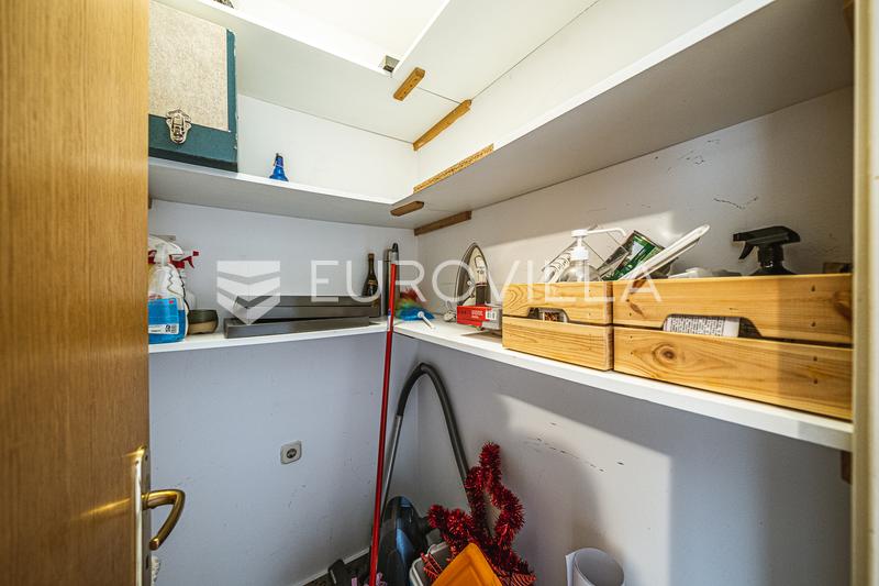 Zagreb, Srednjaci - rymlig trerumslägenhet 100 m² - 28