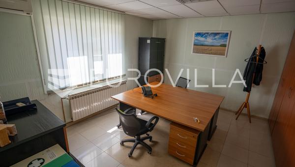 Dakovo, espaço comercial de 130 m2, PARA ALUGAR