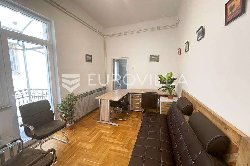 Osijek, Centrum Miasta - Powierzchnia biurowa do wynajęcia w sercu miasta, Media wliczone, 61,94 m² - 2