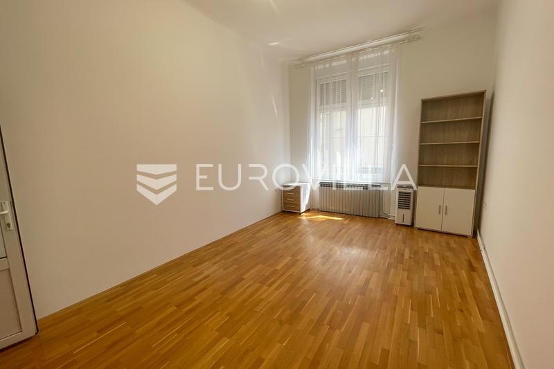 Osijek, Centrum Miasta - Powierzchnia biurowa do wynajęcia w sercu miasta, Media wliczone, 61,94 m² - 5