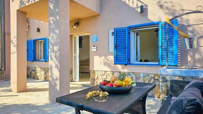 Ilha de Rab, Lopar, casa geminada mobilada com jardim e vista para o mar