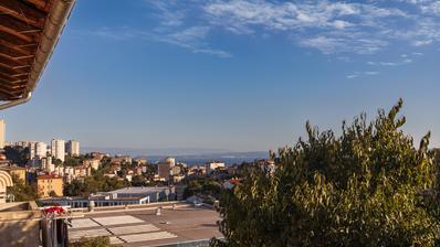 Rijeka, Škurinje, trosoban stan s balkonom i pogledom na grad i more