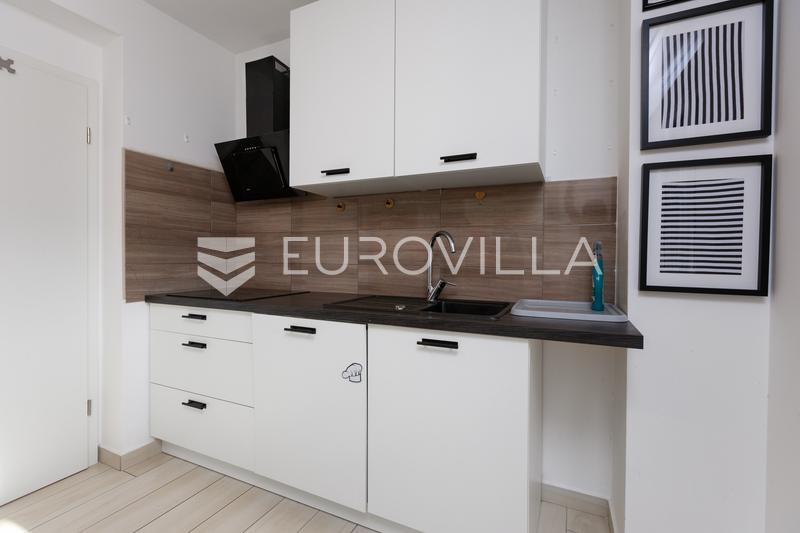 Rijeka, Draga, moderan trosoban stan od 82 m² sa sunčanim balkonom i sjenovitom terasom