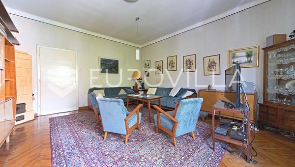 Osijek, Gornji grad, tam eşyalı dört odalı daire ve garaj, 110 m²