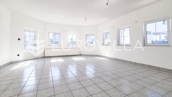 Zagreb, Sveta Klara, poslovni prostor na dvije etaže u samostojećem objektu, 152 m²