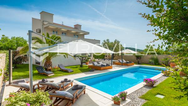 Rovinj, Rovinjsko selo - upea huvila wellness-tiloilla ja uima-altaalla, 224 m²