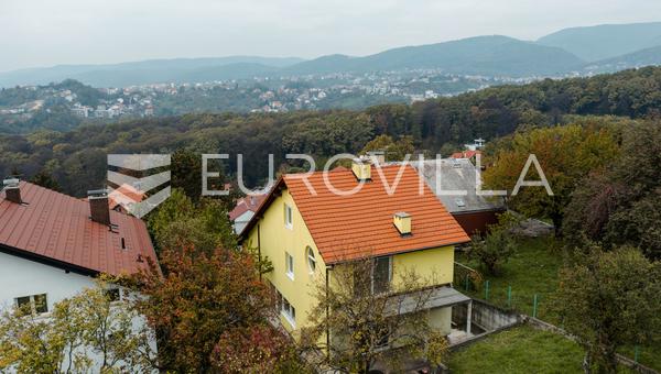 Vrhovec, casa en obra gris avanzada NKP 326 m2 en una parcela de 1105 m2