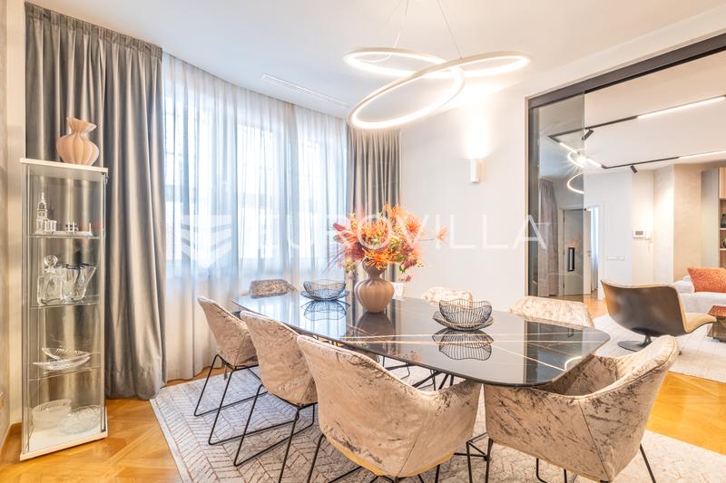 Strogi centar, luksuzan četverosoban stan garsonijera, lift, parking