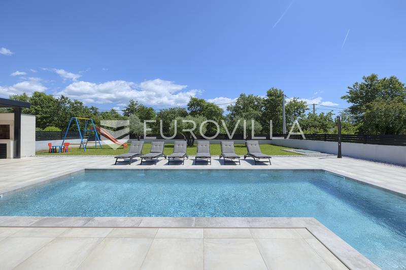 Istra, Vodnjan: luksuzna moderna kuća s bazenom na mirnoj lokaciji