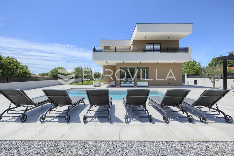 Istra, Vodnjan: luksuzna moderna kuća s bazenom na mirnoj lokaciji