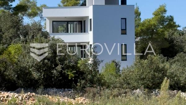 Zadar, Petrcane, appartement de trois chambres dans un excellent emplacement près de la mer