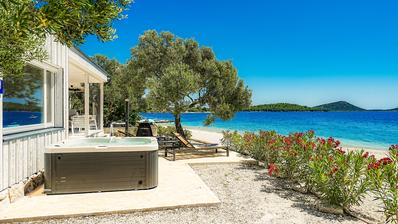 Drage, modern mobile home in the first row by the sea, excellent investment