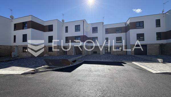 Pula, Valdebek - tilava kattohuoneisto uudiskohteessa, 2. kerros, 154 m², autotalli - erinomainen sijainti